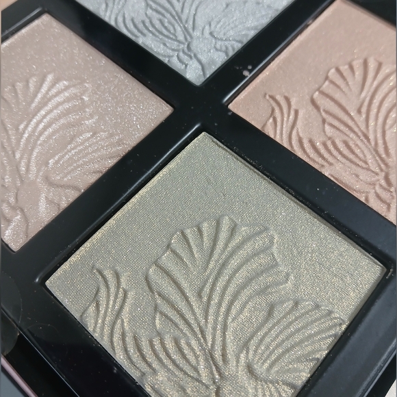 Limited Edition Wet N WIld Highlighter Palette - Picture 1 of 5